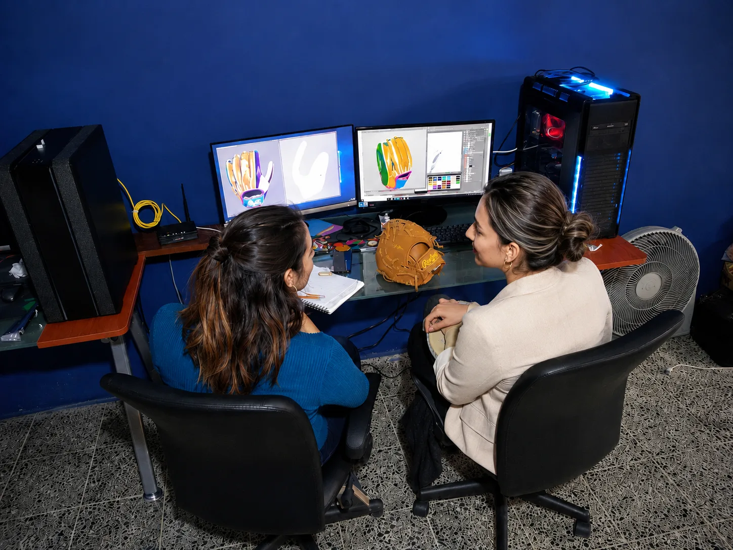 Equipo de Orbis trabajando en tecnología